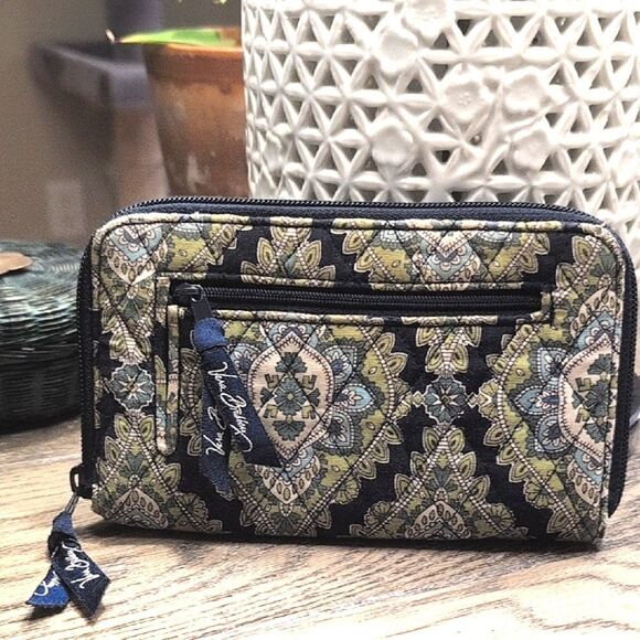 Vera Bradley Cambridge Quilted Zip Around Wallet Wristlet Retired - Picture 6 of 10